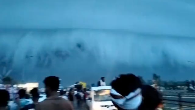 印度北部出现巨型陆架云 仿佛末日降临