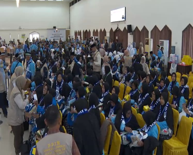 Indonesia sends off first batch of Haj pilgrims with safety measures in place amid Middle East tensions