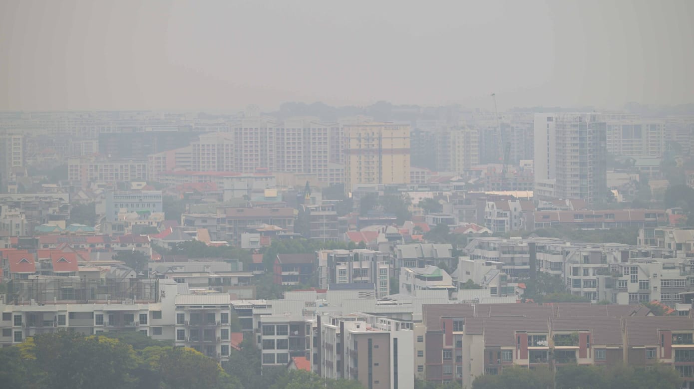 东部地区9月15日中午时烟霾情况。（图：亚洲新闻台/Lim Li Ting）