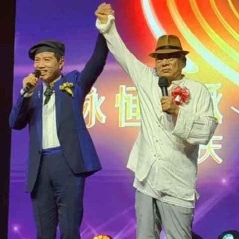 凌峰二度中风康复,圣淘沙登台演唱!陈凯伦感悟:10分钟神奇,见证男人重生之旅