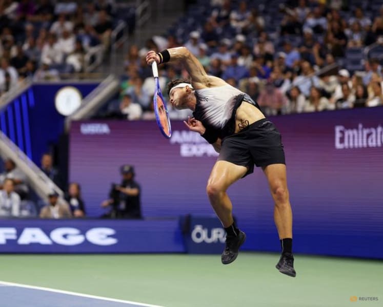 Shelton stuns Alcaraz in late, late show to reach US Open semis