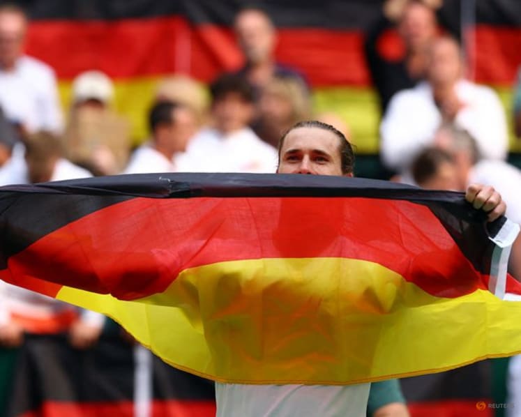 Zverev leads Germany into Davis Cup Final 8, Spain also through
