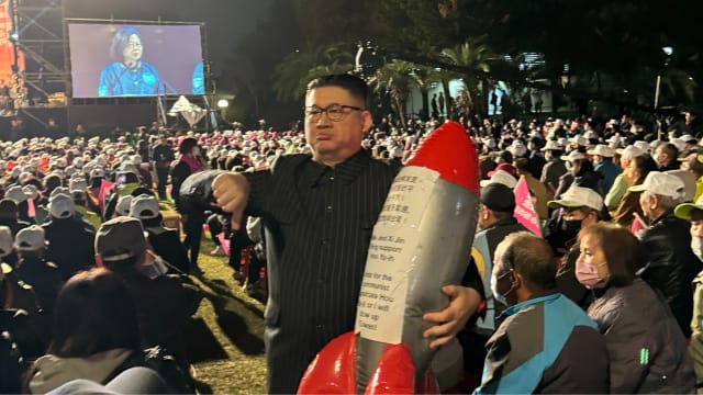 【采访侧记 | 杨晓红】民进党造势晚会巧遇“金正恩” 