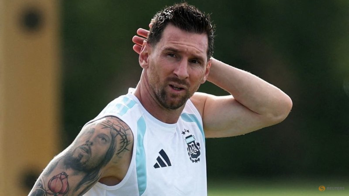 Savour every Messi moment rather than count down his games, says De Paul