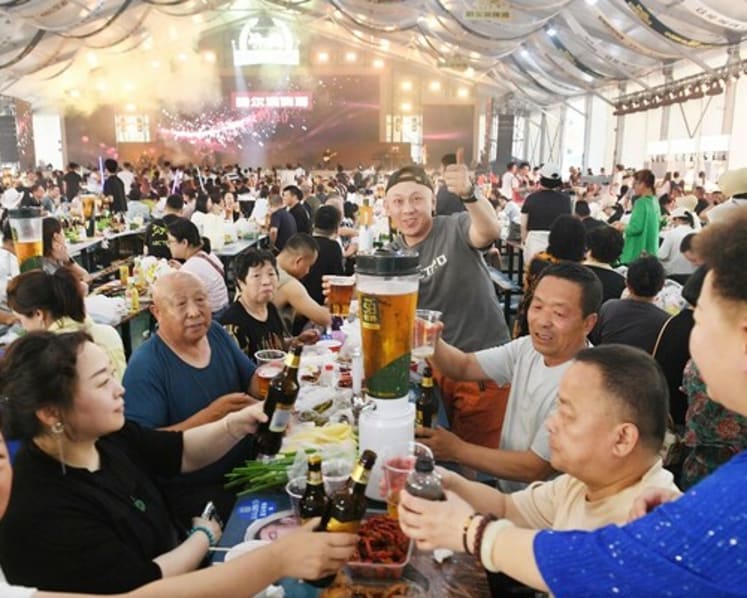 Xinhua Silk Road: Int'l beer festival kicks off in ice and snow world of Harbin, NE China