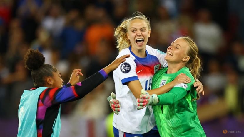 Bronze and grit help England beat Sweden
