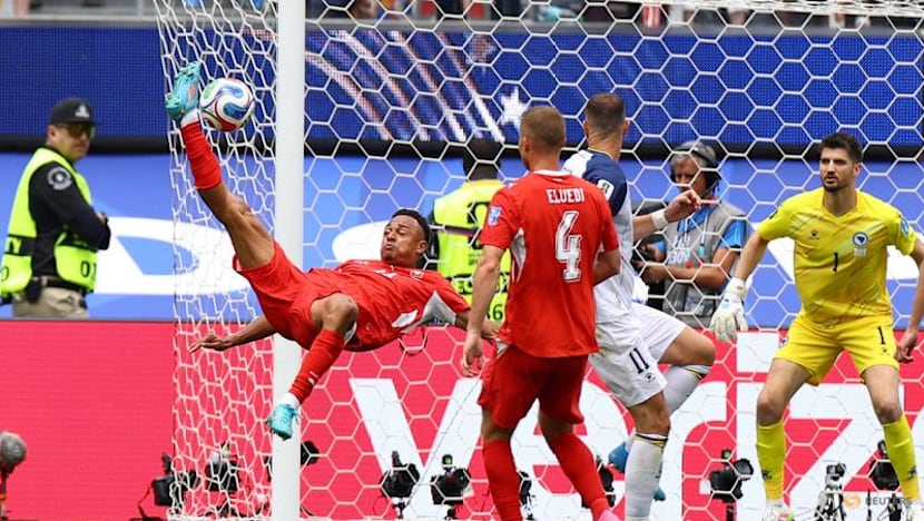 Switzerland make two changes, Algeria three for World Cup last-32 clash