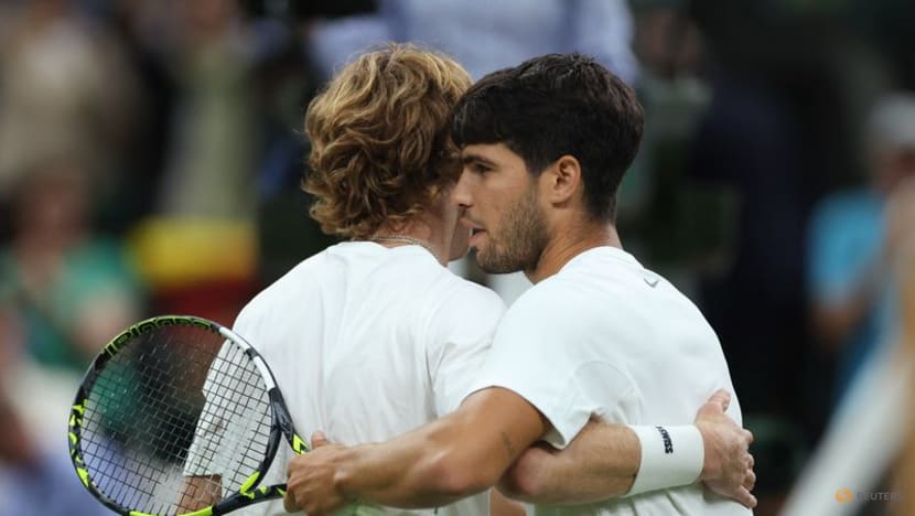 Alcaraz resists red-hot Rublev to reach Wimbledon quarter-finals