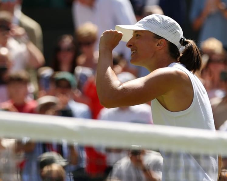 Swiatek tames powerful Pliskova to reach Wimbledon round three