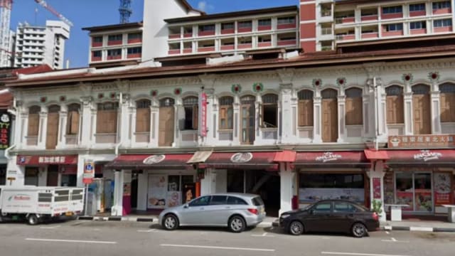 KTV酒廊老板当中间人 助同行贿警判监五周