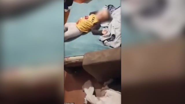和丈夫吵架后失心疯 俄罗斯母亲猛刺一岁半儿腹部