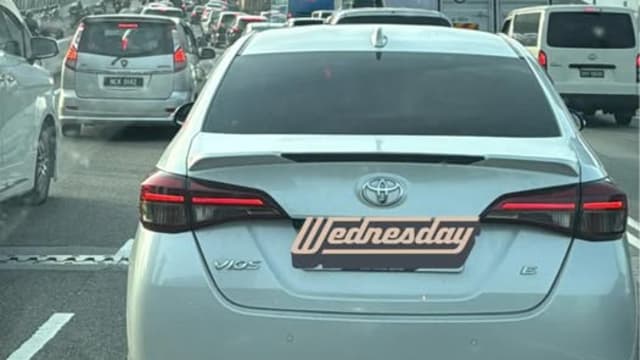 兀兰关卡今早发生车祸 两人送院治疗