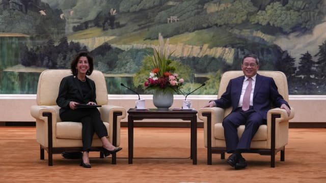 美国商务部长雷蒙多同中国总理李强举行会晤