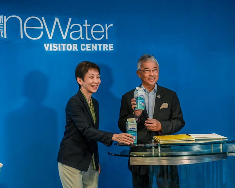 Malaysia's king tours Singapore's NEWater Visitor Centre