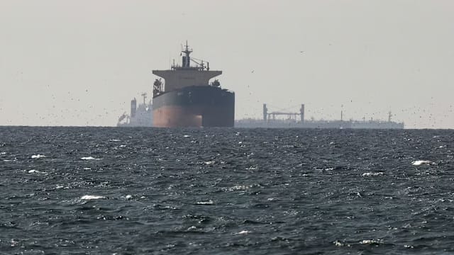 特朗普促伊朗48小时内开放霍尔木兹海峡 否则将打击其发电厂