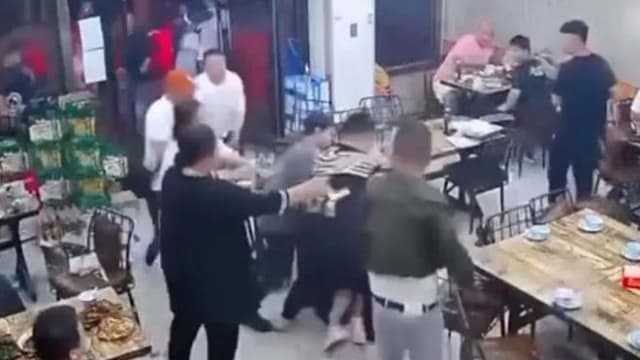 唐山女子围殴事件 打人男子公司被吊销执照