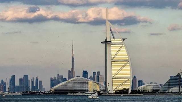 被指拍摄伊朗导弹画面 英国游客迪拜被捕