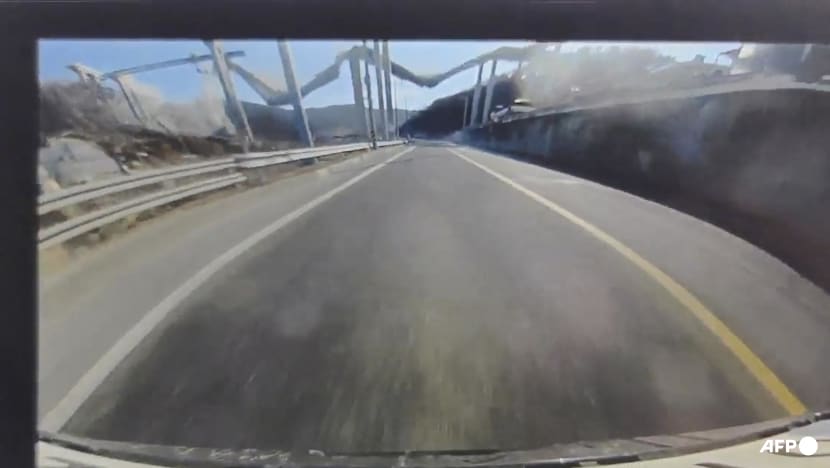 Four dead, six injured in South Korean bridge collapse Four dead, six injured in South Korean bridge collapse