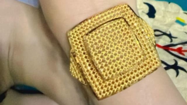 印尼电台听众拾金不昧 助女子找回黄金手链