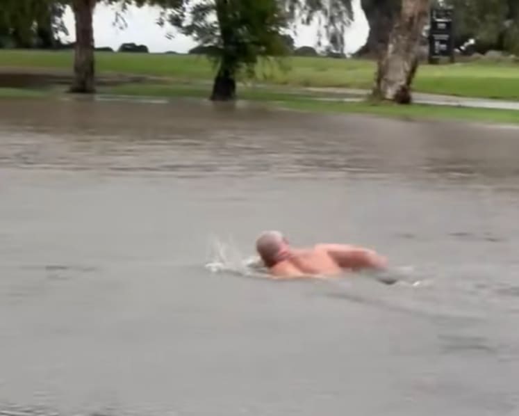 Man swims at flooded golf course as heavy rainfall, flash flooding hit Sydney