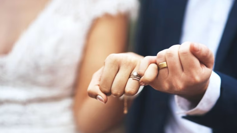 Rekod tertinggi perkahwinan, jumlah kelahiran rakyat SG merosot pada 2022