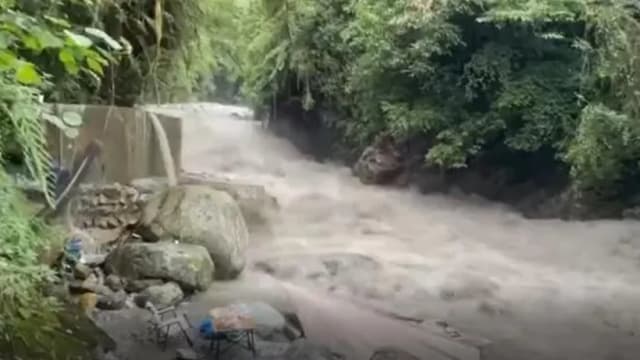 中国四川山洪 致七死九伤 