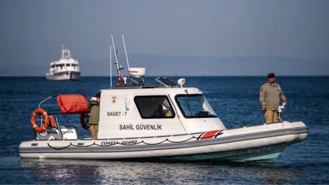 土耳其海域难民船翻沉 至少18人遇难