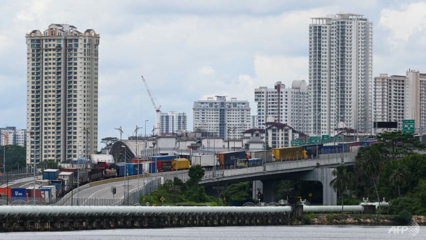 'Optimistic' that land border with Malaysia can open around end-November: Gan Kim Yong 'Optimistic' that land border with Malaysia can open around end-November: Gan Kim Yong