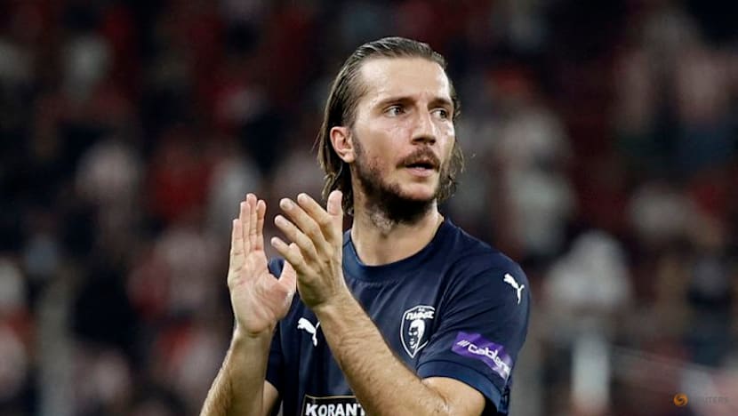 Olympiakos frustrated as 10-man Pafos hold out for goalless draw