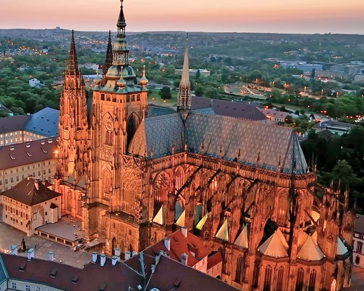 A hassle-free way to discover Europe, Japan and China
