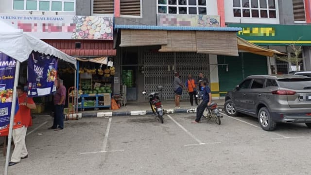 弑父后到商店买折叠刀 马国嫌犯突然吐白沫身亡