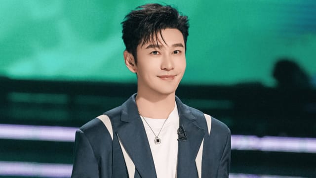 Angelababy被软封杀　黄晓明甜带新欢出国