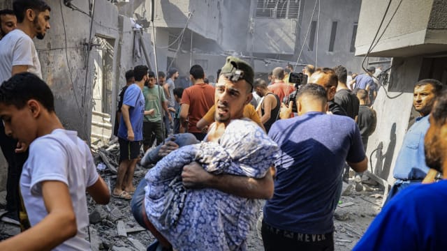 以色列轰炸卡萨地带布赖杰难民营 至少15人死亡