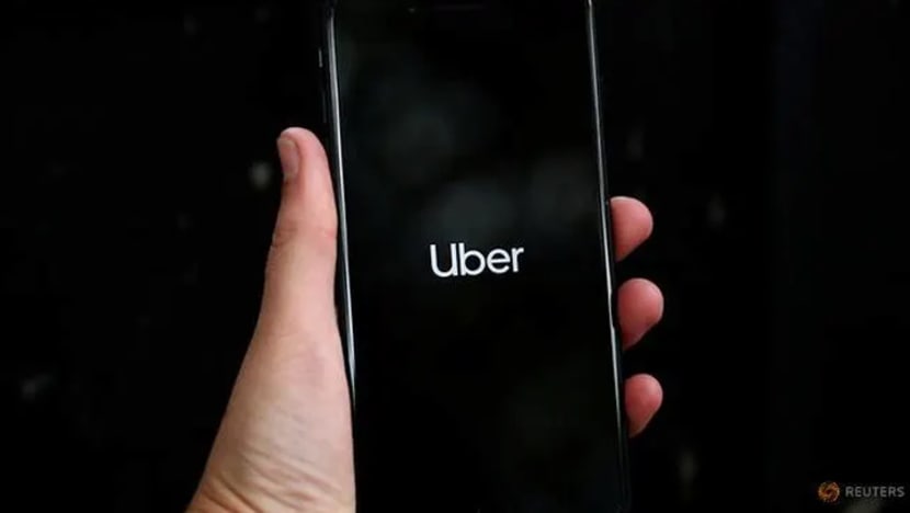 Pemandu teksi Australia saman Uber kerana "operasi secara haram"