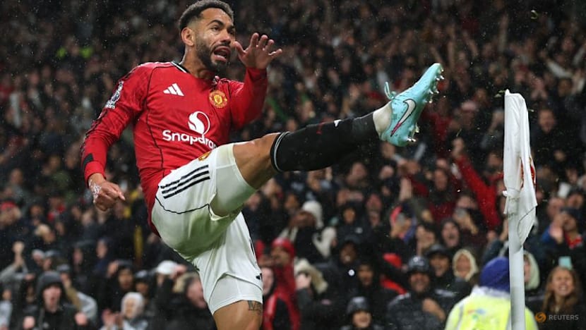 Liverpool show depth to stay perfect, Tottenham draw at Brighton, Man United beat Chelsea