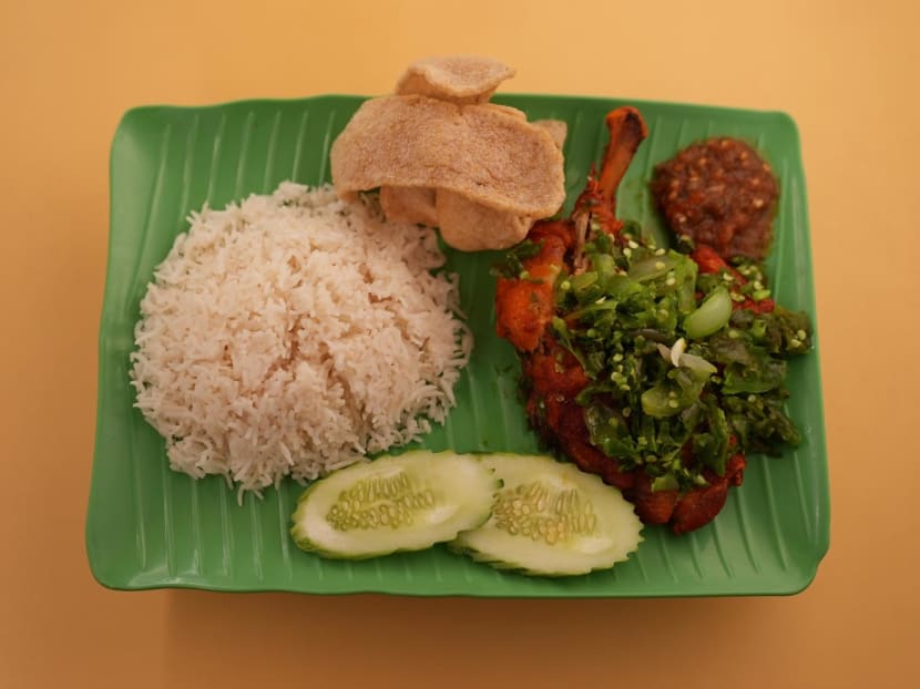Unique and spicy green chilli chicken rice near Geylang that’s worth queueing for Unique and spicy green chilli chicken rice near Geylang that’s worth queueing for