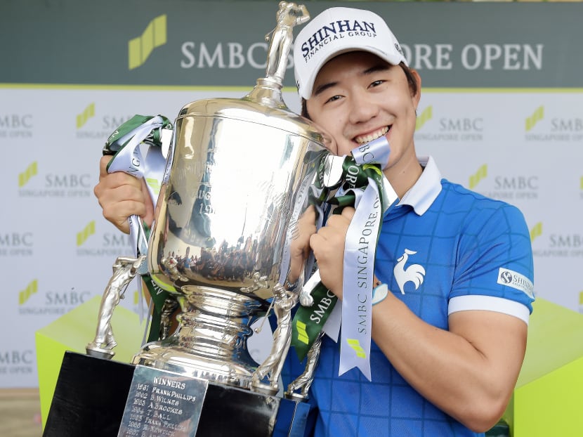 Song Young Han of South Korea with the winner’s trophy after round four of the SMBC Singapore Open, which was completed this morning due to a weather disruption. Photo : Lagardere Sports