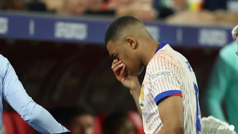France battle past Austria but Mbappe suffers facial injury