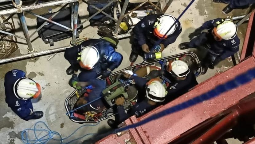 Pasukan bomba, DART selamatkan pekerja cedera di kren menara