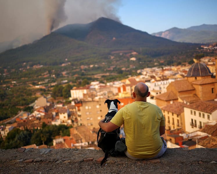Spain lets wildfire evacuees return but France fears flames spreading    