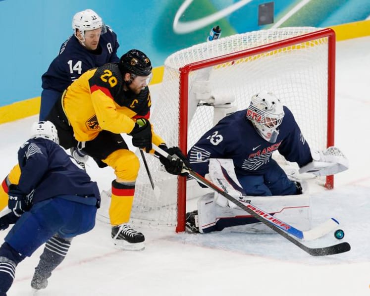 Ice hockey-Germany beat France to book Slovakia quarter-final clash