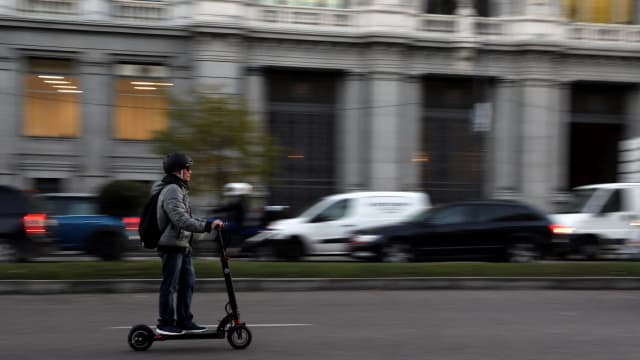西班牙马德里下个月起 禁止共享电动踏板车