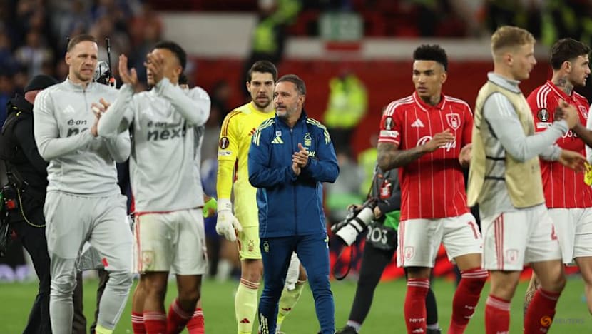Forest edge 10-man Porto to secure Villa showdown