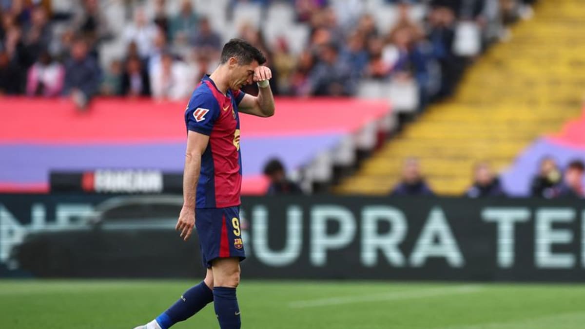 Barcelona’s Lewandowski suffers hamstring injury