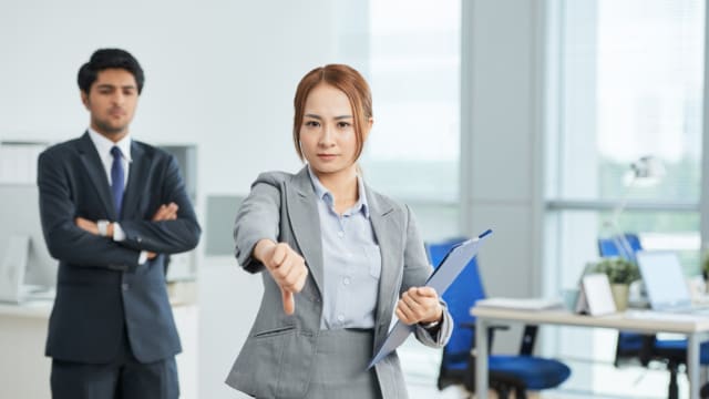 同事爱偷懒？掌握这5招，1件傻事千万别做！