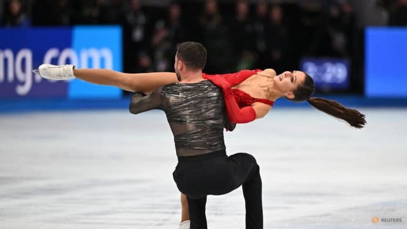 Figure Skating-Fear and Gibson end decades-long British ice dance world medal drought