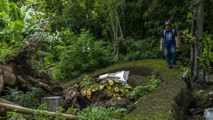 Antar pizza berujung temuan nisan berumur 320 tahun dan ambisi berburu makam kuno di Semarang