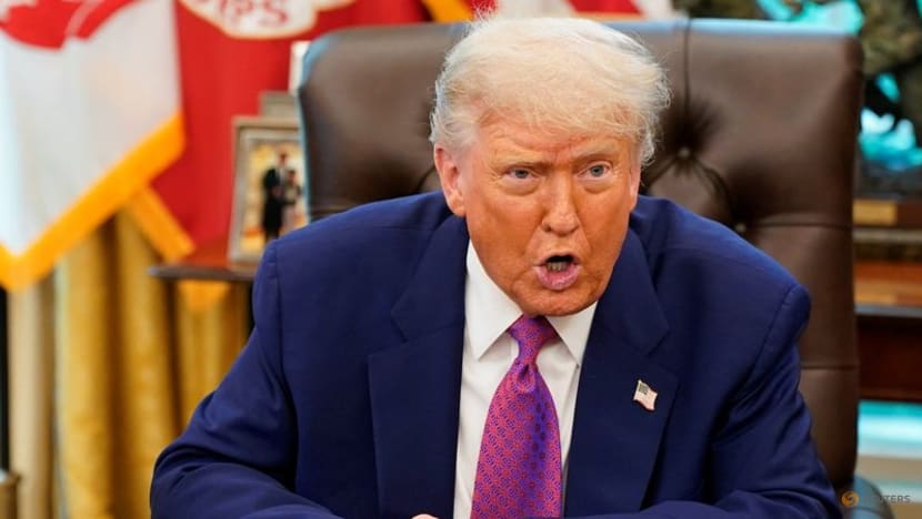 US judge blocks Trump election order, says states can count late mail-in ballots
