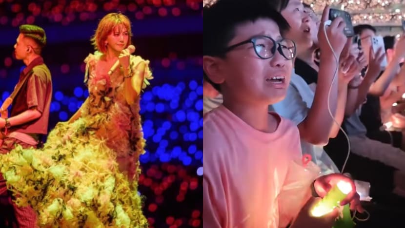 Young Boy Cries His Heart Out At Stefanie Sun Concert In China; Leaves Netizens Wondering Why He Was So Emotional Young Boy Cries His Heart Out At Stefanie Sun Concert In China; Leaves Netizens Wondering Why He Was So Emotional