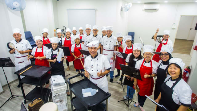 厨具变乐器！三巴旺中社区居民呈现另类“厨艺”表演